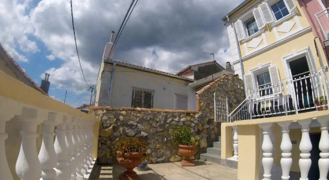 Holiday Home Sea Beach Dvorska 37, Забронировать Отель Отели Приморско-Горанской жупания с парковкой, Парковка