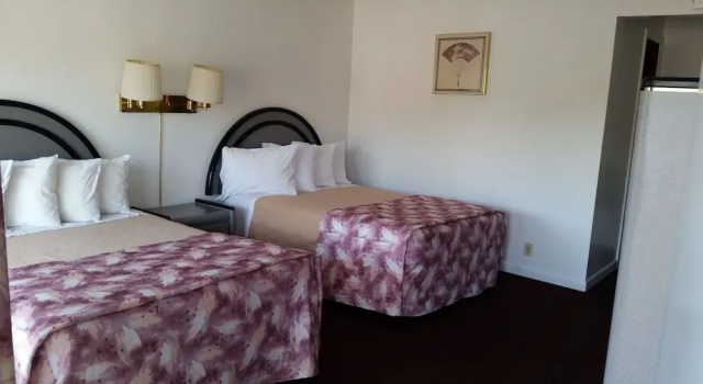 Четырёхместный номер Economy Surfside Motel