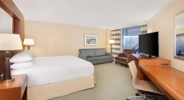 Полулюкс Hilton Stamford Hotel & Executive Meeting Center
