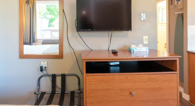 Четырёхместный люкс Nordic Inn and Suites