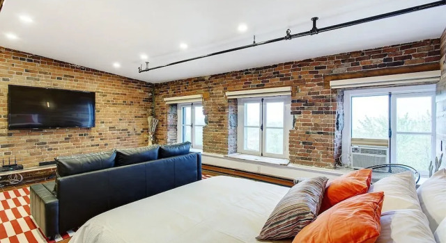 Charming Apartment on St-Paul street by Hometrotting, Book Lejlighed Lejligheder i Montreal, nær Clock Tower Beach, Lejlighed