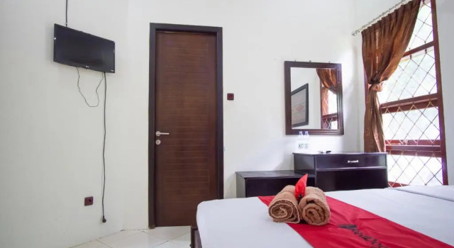 Номер Economy RedDoorz Syariah near Ngade Lake Ternate