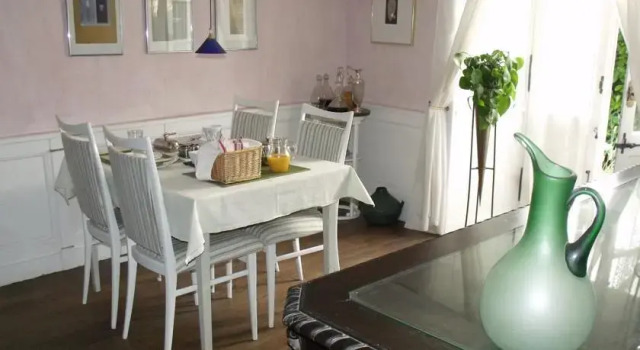 Maison Du Midi, Book Hotel Hoteller i Magnac-Laval med parkering, Parkering
