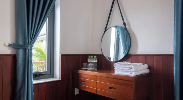 Семейный номер Deluxe с балконом и с видом на бассейн Hung Vuong Resort