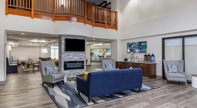 Comfort Inn & Suites Grand Blanc-Flint, Забронировать Отель Флинт штат Мичиган