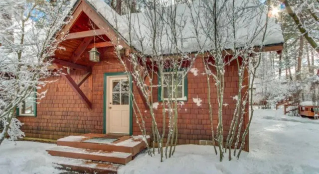 Metolius Cabin 7, Book Hotel Hoteller i Camp Sherman med parkering, Parkering
