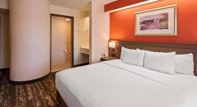 Номер Standard с видом на улицу Charlevoix Inn & Suites SureStay Collection by Best Western