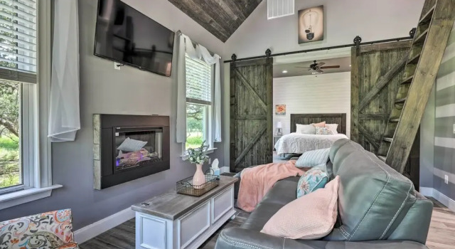 Коттедж Cozy Spring Branch Cottage in Hill Country!
