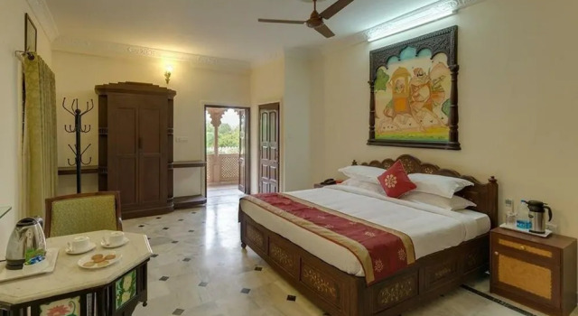 Champaner Heritage Resort, Varaa Lomakeskus Hotellit Gujarat uima-altaalla, Uima-allas