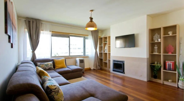 Stunning Sunny Flat - 2 min beach by Host Wise