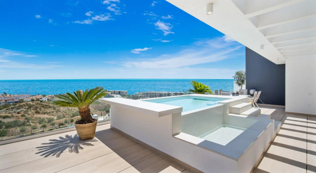 Yara In Fuengirola With 3 Bedrooms And 2 Bathrooms