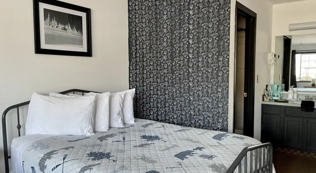 Четырёхместный номер Standard Chalet Motel Whitefish