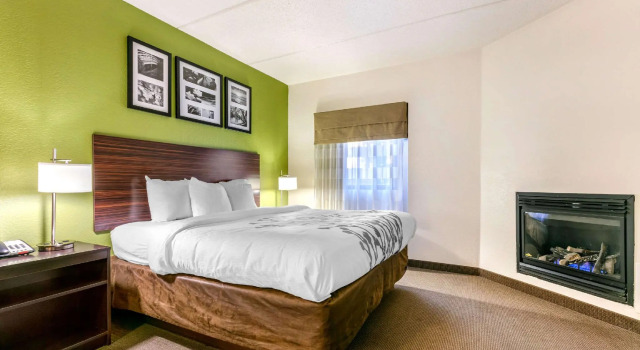 Двухместный люкс Sleep Inn & Suites near Sports World Blvd