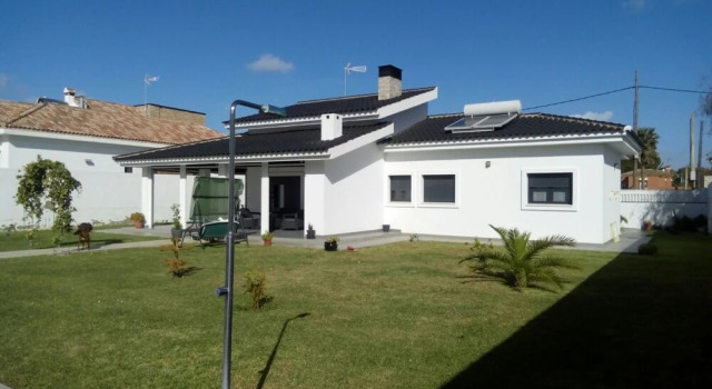 Chalet With 4 Bedrooms in Chiclana de la Frontera, With Private Pool a