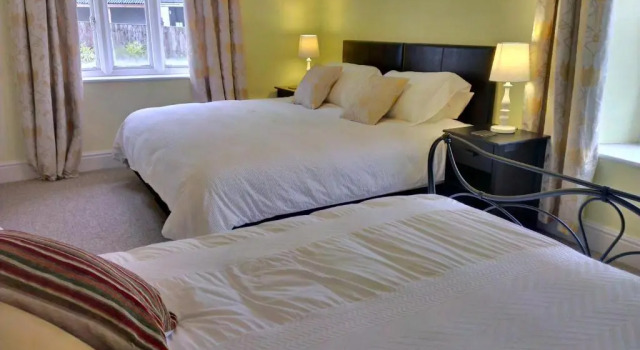 Cotswolds Valleys Accommodation - Medieval Hall - Exclusive use character three bedroom holiday apartment, Varaa Huoneisto Asunnot kohteessa Merseyside, Huoneisto