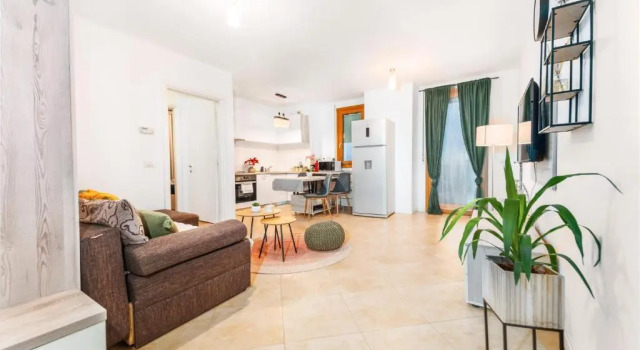 Central 700 square Fructus plaza - Eva apartment, Varaa Huoneisto Timişoara Timiş, lähellä Fructus Plaza
