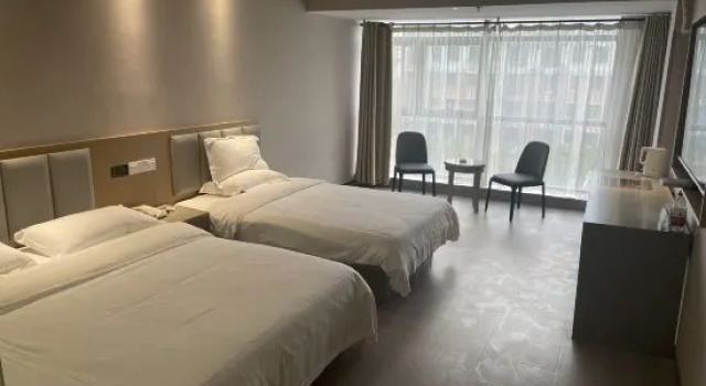 Семейный номер Deluxe GreenTree Inn Nantong Qidong Bus Station Express Hotel