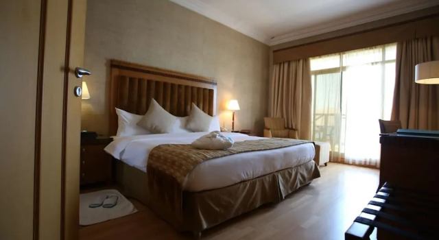 Deluxe Kahden hengen huone parvekkeella merinäköala Golden Tulip Resort Khasab