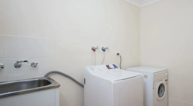 Lagoons Estate, 6 Dowling Street