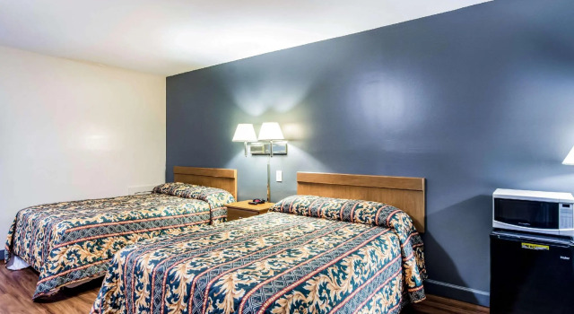 Четырёхместный номер Standard Brentwood Inn Richmond South