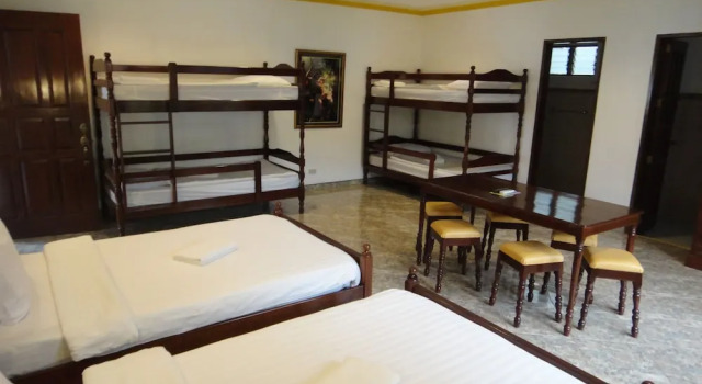 Кровать в общем номере с балконом Dolce Vita Hotel