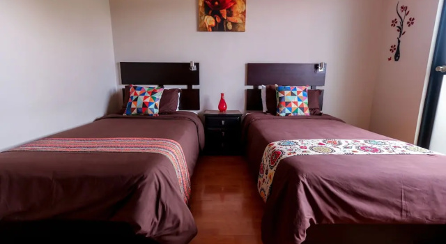 Standard Twin room Hostal Kolibri B&B