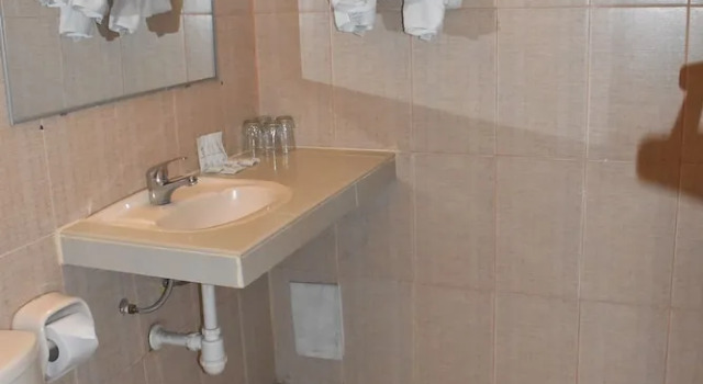 Bahçe manzaralı Standart dört kişilik oda Colonial Plaza Hotel