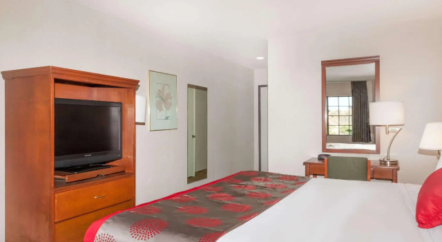 Четырёхместный номер Standard Ramada by Wyndham San Diego Poway Miramar