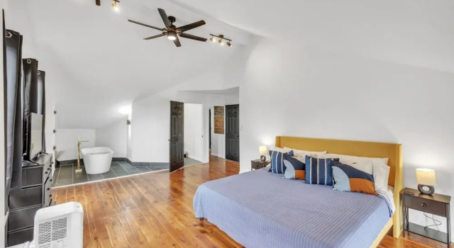 2 King/3 Bath, Toddler Friendly, Free Parking/laundry 2 Bedroom Duplex by Redawning, Забронировать Отель Отели Цинциннати 3 звезды, рядом с TQL Stadium, 3*