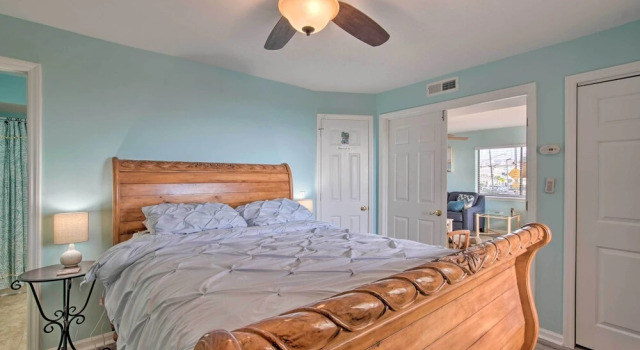 Апартаменты Walk to Shore! Ocean-view Condo in Carolina Beach
