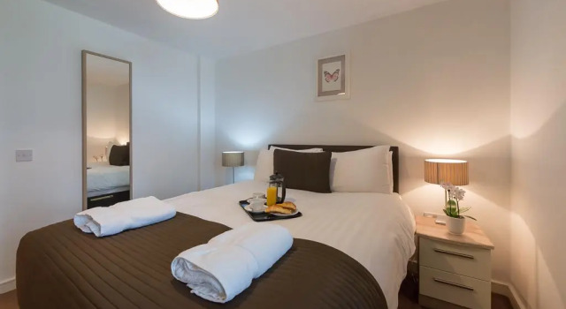 Апартаменты Base Serviced Apartments - The Docks
