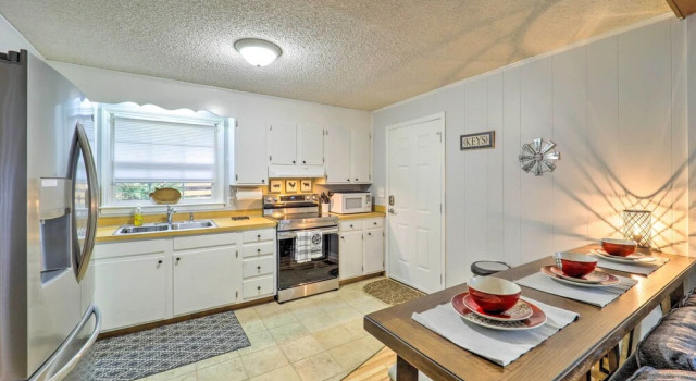 Коттедж Newland Gem in Golf Community w/ Pool Access