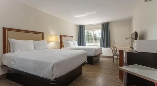 Одноместный номер Standard с видом на воду Riverfront Inn Roseburg