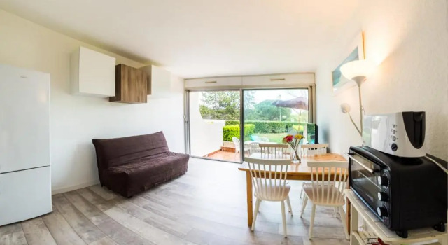 Studio Standing 1ere Ligne Grau du Roi, Book Apartment Hotels in Camargue with a Pool, Swimming Pool