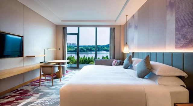 Двухместный номер Deluxe с видом на озеро Crowne Plaza Huzhou by IHG
