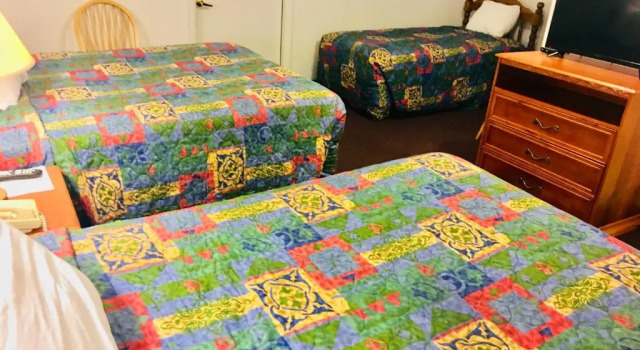 Трёхместный номер Deluxe North Country American Inn
