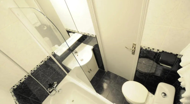 Трёхместный номер Standard Hipotel Paris Gambetta République