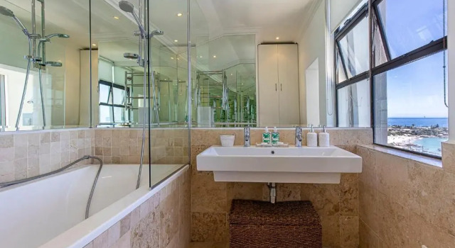 Clifton YOLO Spaces - Clifton Beachfront Apartments, Забронировать Апартаменты/квартира Отели Cape Peninsula с бассейном, Бассейн