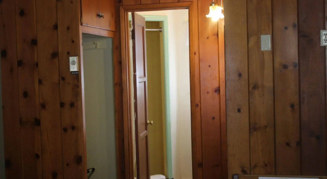 Trees Motel, Забронировать Мотель Отели Бишопа с парковкой, Парковка