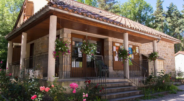 Village de gîtes de la Forêt de Ganigal, Buchen Sie Hotel Le Malzieu-Forain Frankreich