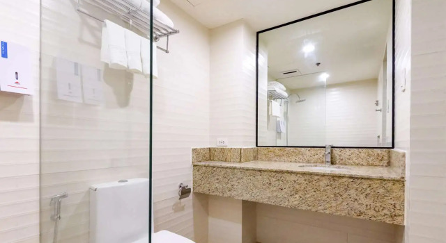 Трёхместный номер Premier SureStay Plus by Best Western Cebu City