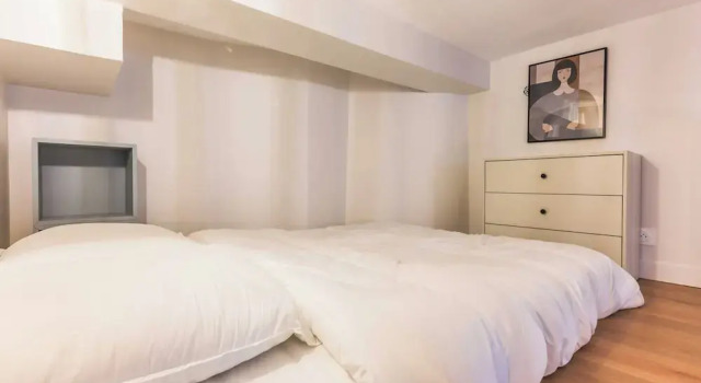 Comfortable Apartment - 1br/3p - Europe, Забронировать Апартаменты/квартира Париж Иль-де-Франс, рядом с Вокзал Сен-Лазар