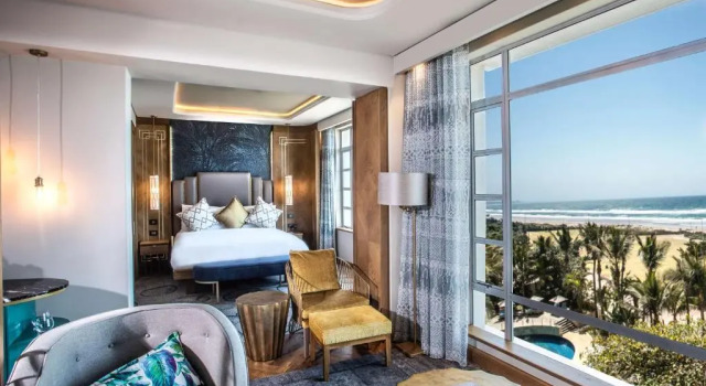 Полулюкс Suncoast Hotel & Towers