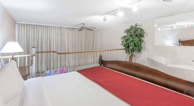 Quality Inn & Suites, Buchen Sie Hotel Grayling Michigan