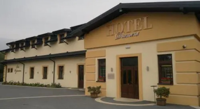 Hotel Diament- Zajazd u Przemka, Book Hotel Hoteller i Zgierz med parkering, Parkering