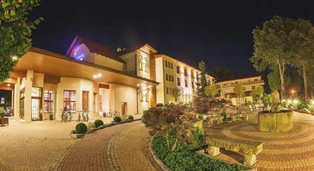 Malinowy Dwór Hotel Medical SPA, Prenota Resort Hotel a Bassa Slesia con pasti, Mezza/completa pensione