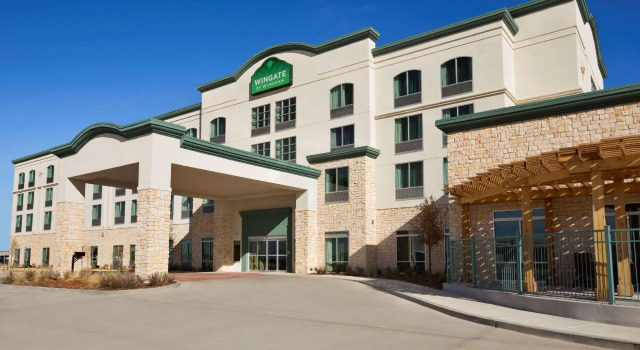 Кровать в общем номере Wingate by Wyndham Seminole