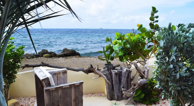 Huoneisto parvekkeella Ocean-side Home