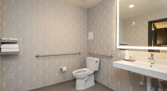 Четырёхместный номер Standard Americas Best Value Inn Golden Bear Inn