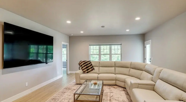 Walk to Beaches + Restaurants: Elkhart Lake Escape, Buchen Sie Ferienhaus Elkhart Lake Wisconsin